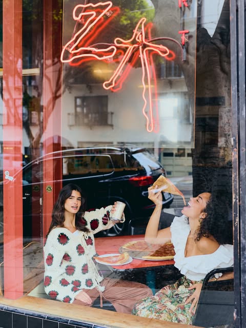 Za’s red neon sign in the window, from @eddy_aesthetic’s Friday night of slices